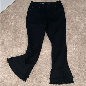 Black jeans with bell-bottom frayed bottoms